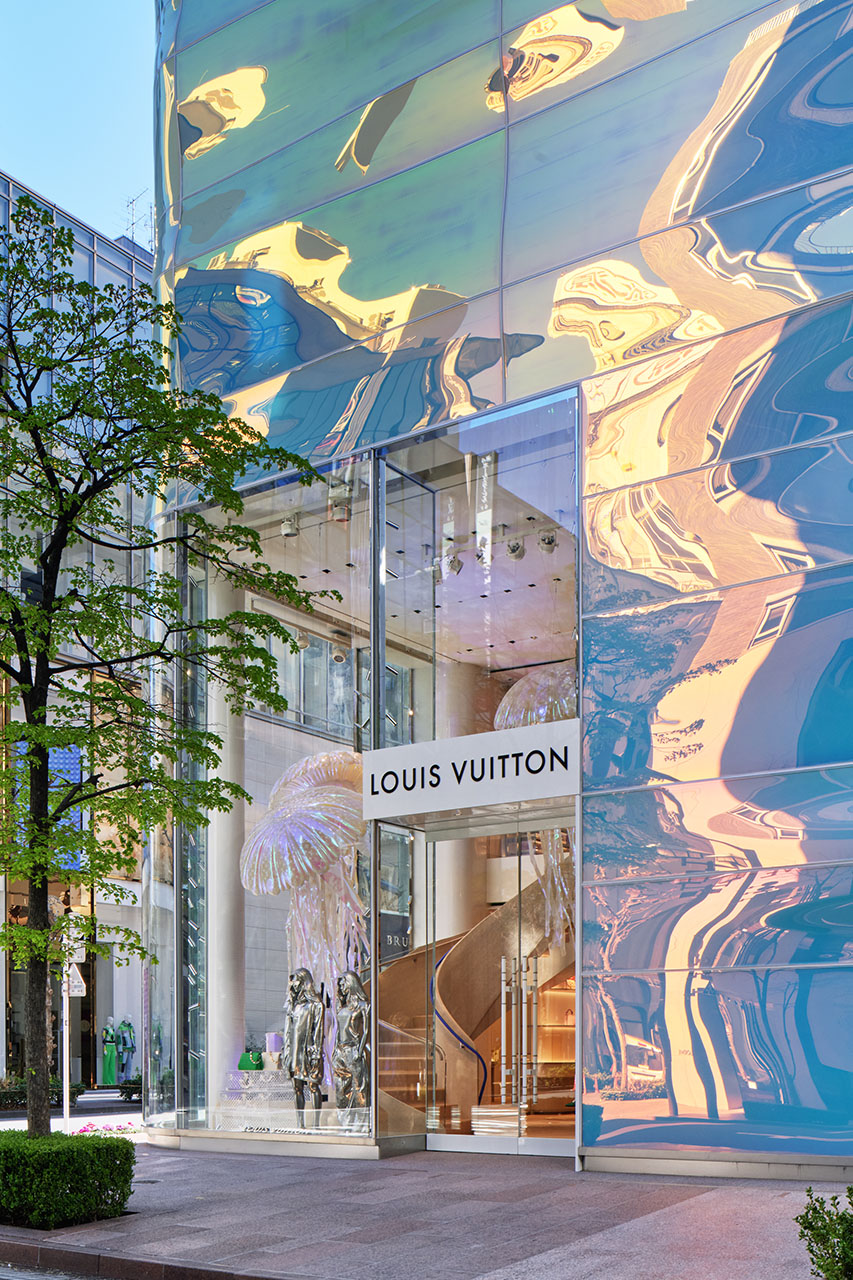 The new Louis Vuitton Ginza building by Jun Aoki is like a trippy  shimmering pillar of water : r/Tokyo