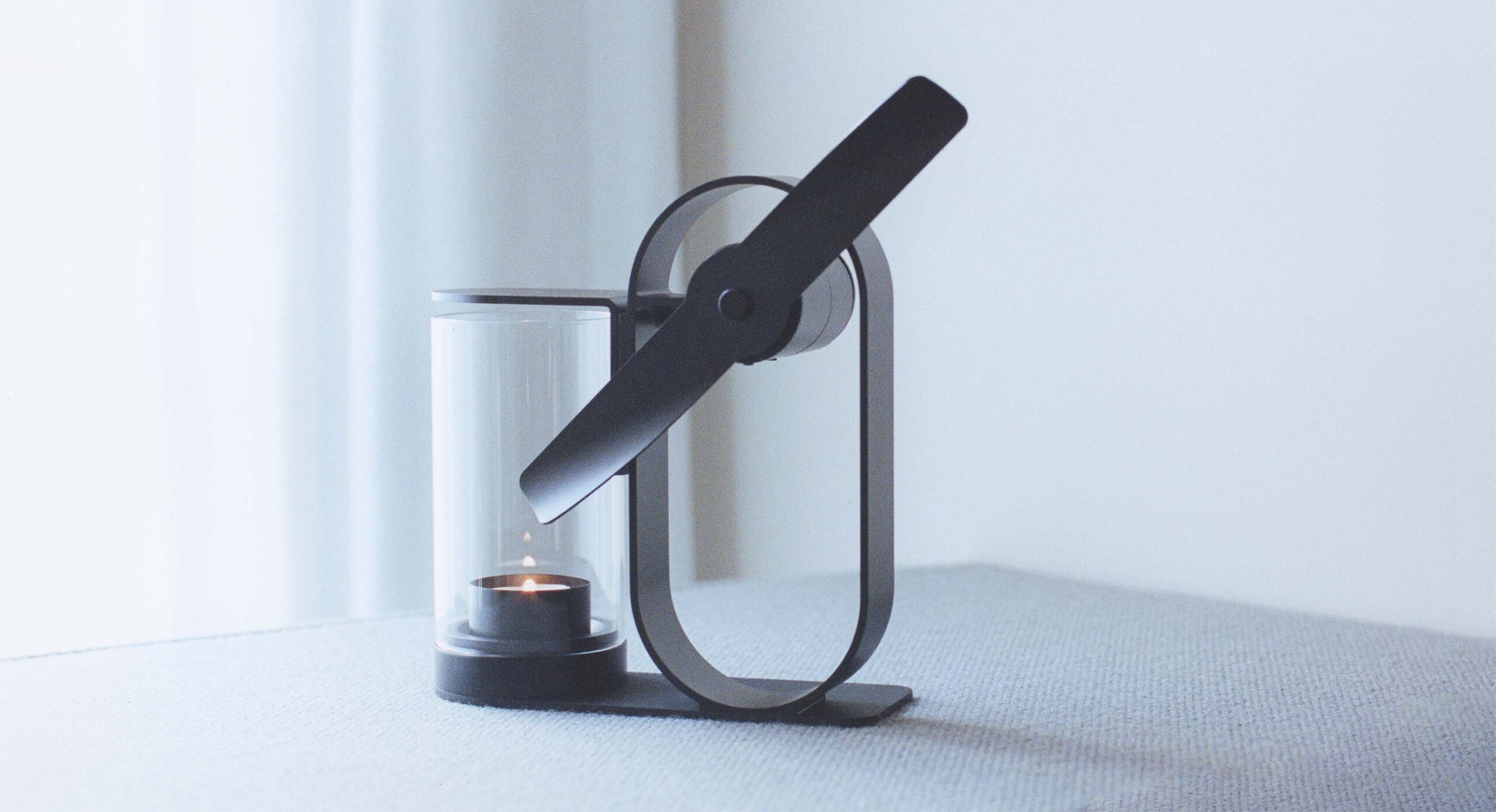 Oriëntatiepunt ga zo door kromme Lei: a Non-Electric, Candle Powered Aroma Diffuser | Spoon & Tamago