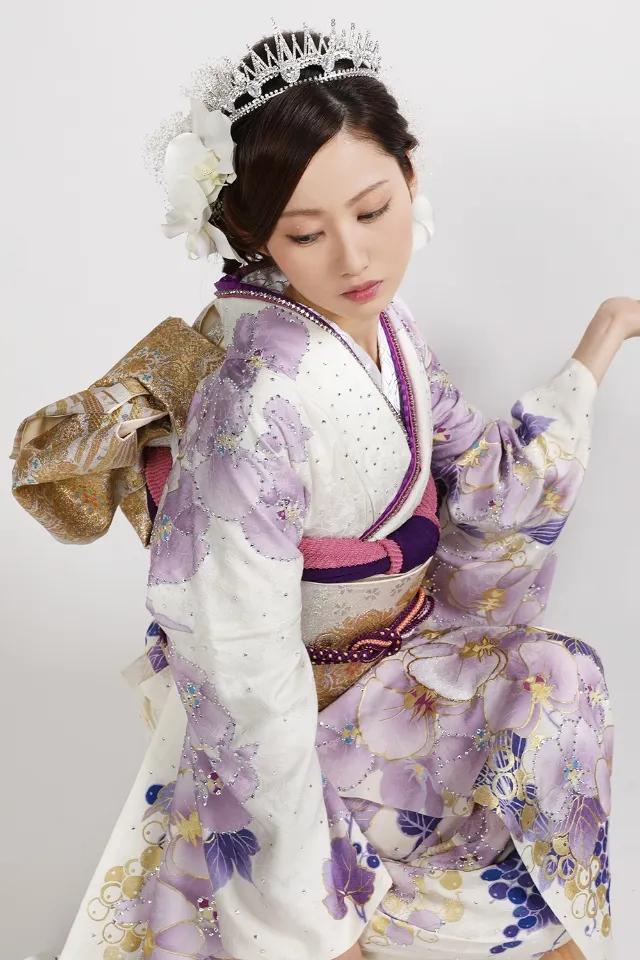 Miyabi Creates Stunning, One-of-a-Kind Kimonos for Coming of Age