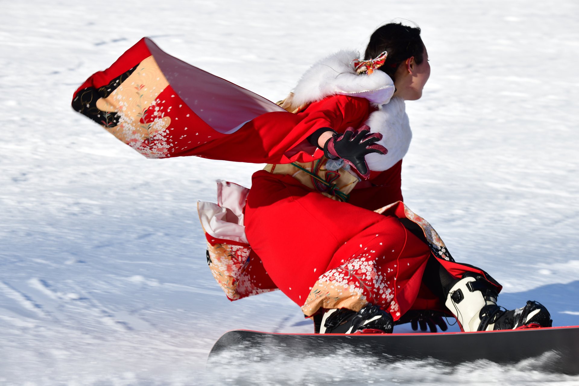 Furisode Snowboarder Sumire Morino Creates Urushi Snowboarding